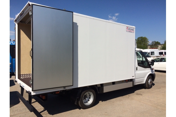 Промтоварный фургон Ford Transit масса с нагрузкой 4700 кг